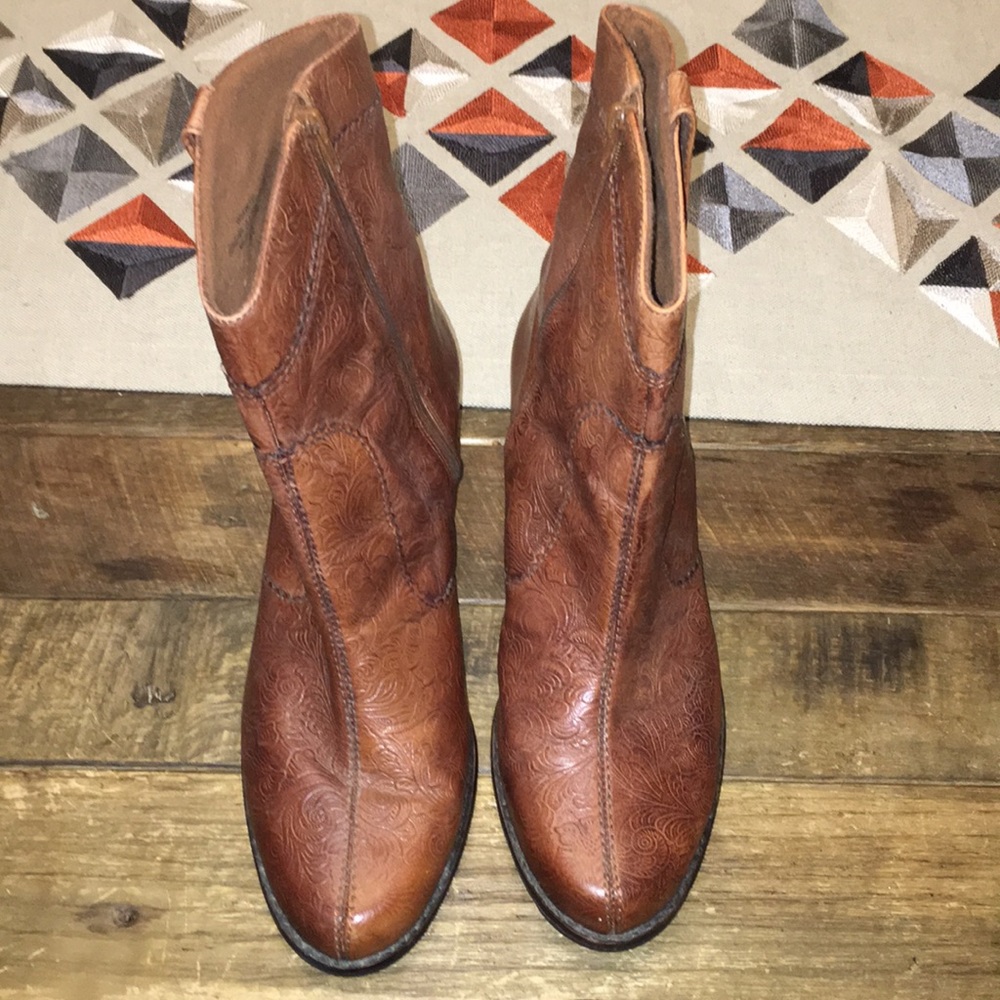 Elites Genuine Leather detailed leather boots